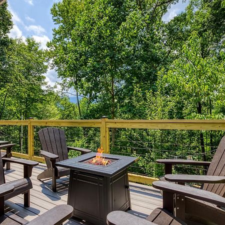 Whispering Winds, Hot Tub, Game Room, Wifi, 1089 Free Tickets Each Paid Day, Dollywood And More Gatlinburg Exterior photo