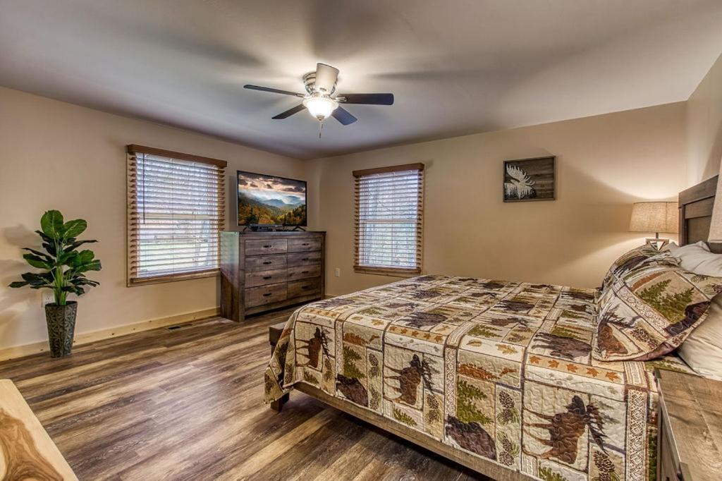 Whispering Winds, Hot Tub, Game Room, Wifi, 1089 Free Tickets Each Paid Day, Dollywood And More Gatlinburg Exterior photo