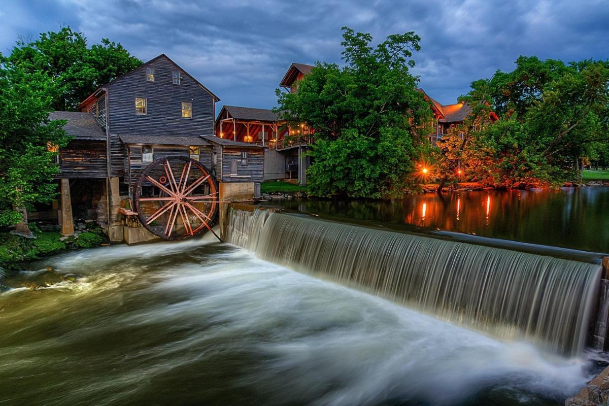 Whispering Winds, Hot Tub, Game Room, Wifi, 1089 Free Tickets Each Paid Day, Dollywood And More Gatlinburg Exterior photo