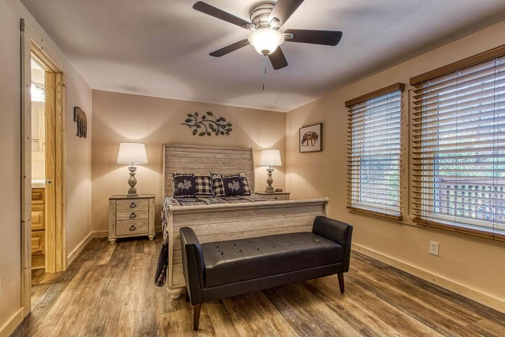 Whispering Winds, Hot Tub, Game Room, Wifi, 1089 Free Tickets Each Paid Day, Dollywood And More Gatlinburg Exterior photo