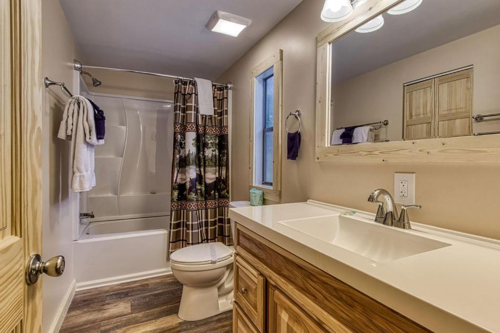 Whispering Winds, Hot Tub, Game Room, Wifi, 1089 Free Tickets Each Paid Day, Dollywood And More Gatlinburg Exterior photo