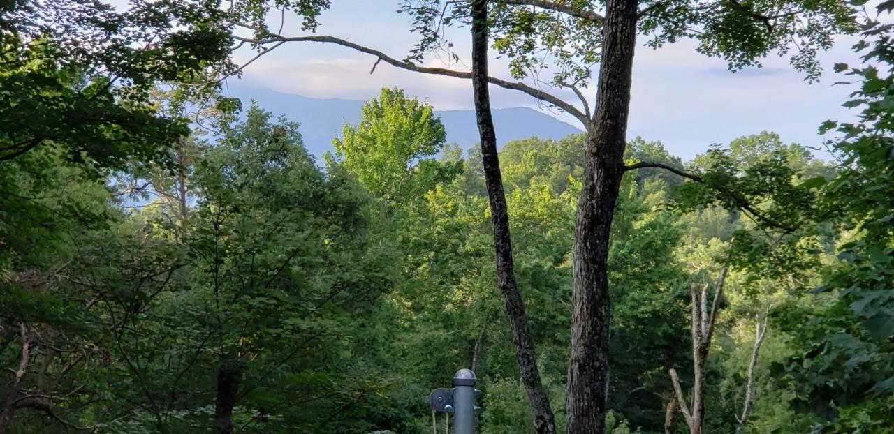Whispering Winds, Hot Tub, Game Room, Wifi, 1089 Free Tickets Each Paid Day, Dollywood And More Gatlinburg Exterior photo