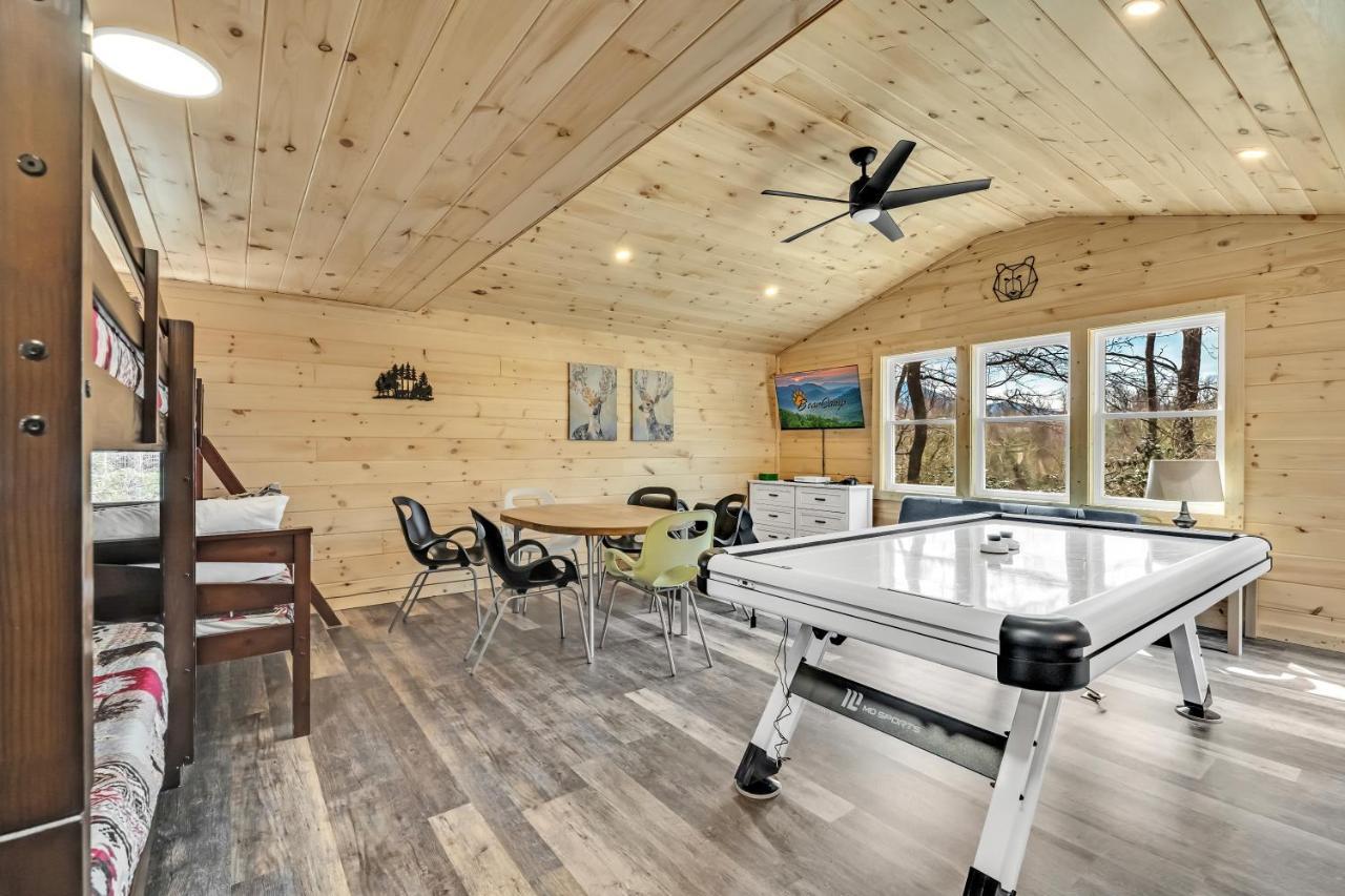 Whispering Winds, Hot Tub, Game Room, Wifi, 1089 Free Tickets Each Paid Day, Dollywood And More Gatlinburg Exterior photo